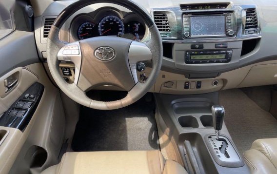 Pearl White Toyota Fortuner 2012 for sale in Pasig-2