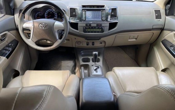 Pearl White Toyota Fortuner 2012 for sale in Pasig-6