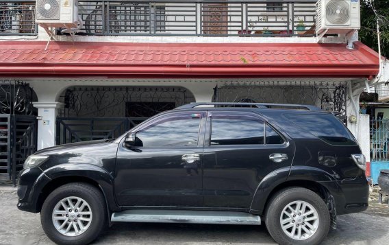 Selling Black Toyota Fortuner 2012 in Imus-1