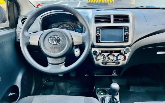 Selling Grey Toyota Wigo 2017 in Makati-4