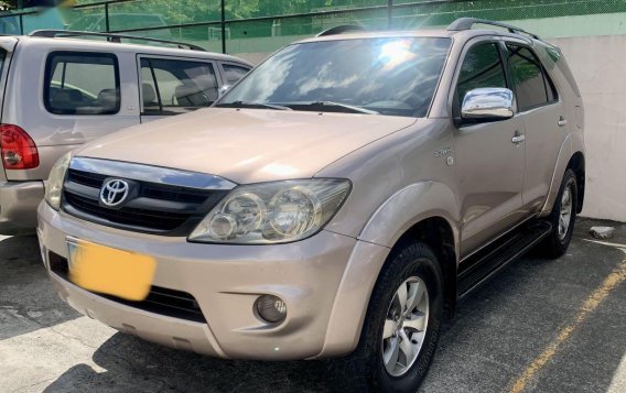 Pearl White Toyota Fortuner 2006 for sale in Balete -1