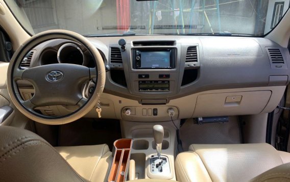 Pearl White Toyota Fortuner 2006 for sale in Balete -5