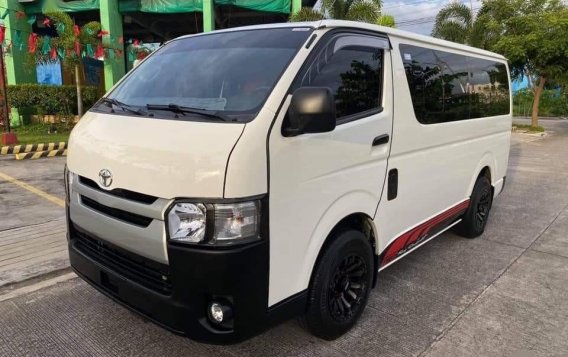 Sell White 2016 Toyota Hiace in Imus-1