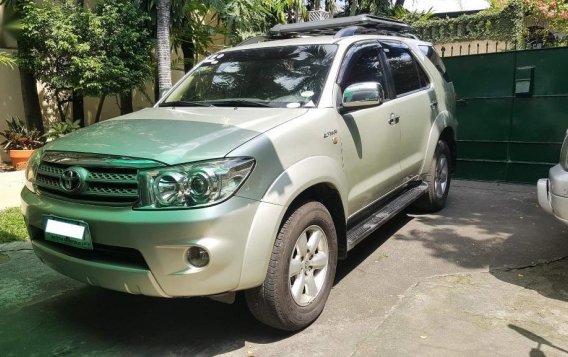 Silver Toyota Fortuner 2011 for sale in Taguig-5