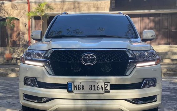 Selling Pearl White Toyota Land Cruiser 2019 in Manila