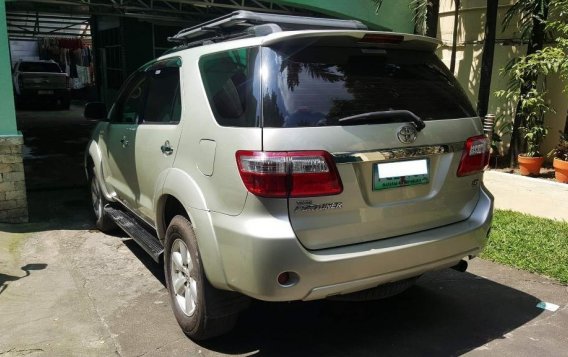 Silver Toyota Fortuner 2011 for sale in Taguig-2