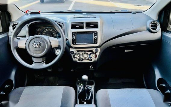 Selling Grey Toyota Wigo 2017 in Makati-5