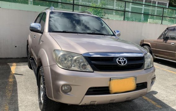 Pearl White Toyota Fortuner 2006 for sale in Balete -2