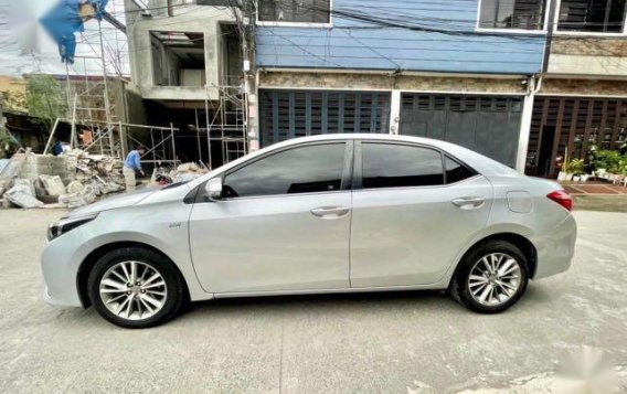 Selling Silver Toyota Corolla Altis 2015 in Manila-1