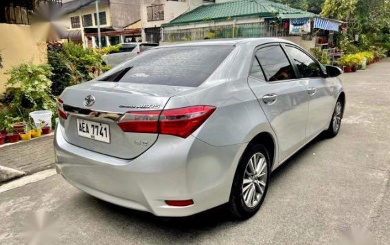 Selling Silver Toyota Corolla Altis 2015 in Manila-3