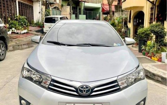 Selling Silver Toyota Corolla Altis 2015 in Manila-5