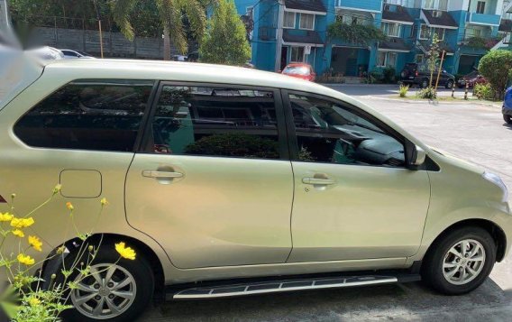 Selling Silver Toyota Avanza 2013 in San Mateo-2