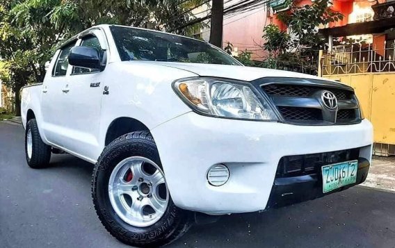 Selling White Toyota Hilux 2007 in Manila-6
