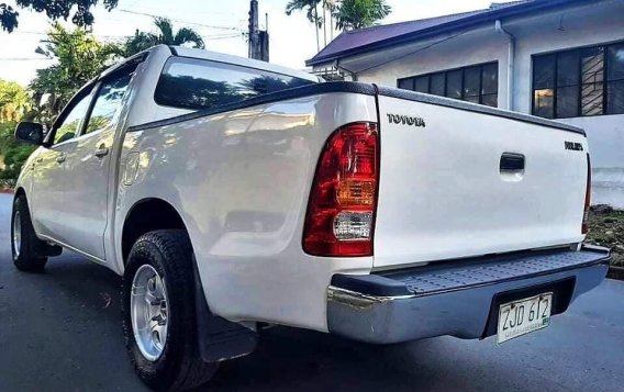 Selling White Toyota Hilux 2007 in Manila-7