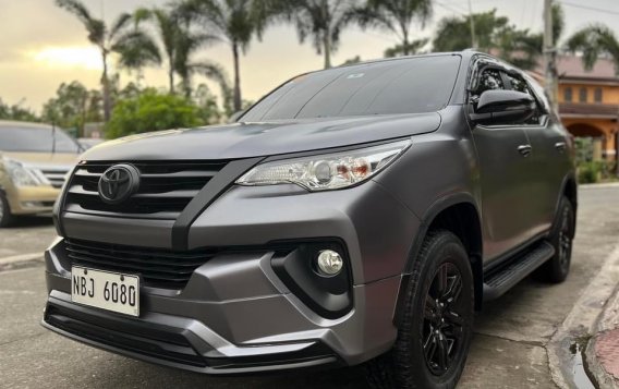 Grey Toyota Fortuner 2018 for sale in Quezon City-1