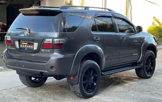 Selling Grey Toyota Fortuner 2006 in Quezon City-3