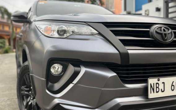 Grey Toyota Fortuner 2018 for sale in Quezon City-2