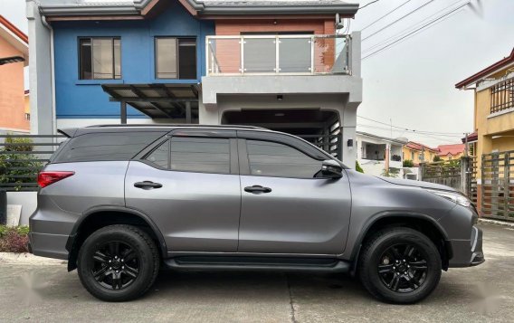 Grey Toyota Fortuner 2018 for sale in Quezon City-3