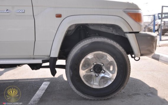 Selling Pearl White Toyota Land Cruiser 2022 in Quezon-2