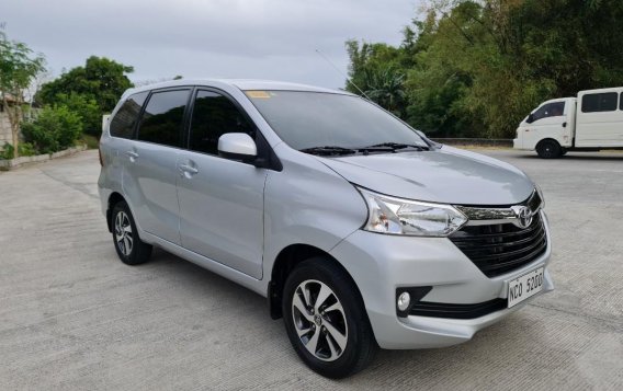 Selling Silver Toyota Avanza 2017 in Las Piñas-1