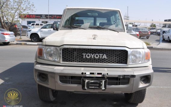 Selling Pearl White Toyota Land Cruiser 2022 in Quezon