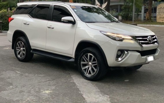 Selling White Toyota Fortuner 2016 in Quezon City-3