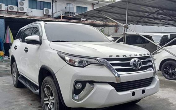 Selling White Toyota Fortuner 2018 in Quezon City-3