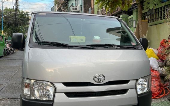 Selling Silver Toyota Hiace 2016 in Mandaluyong-1