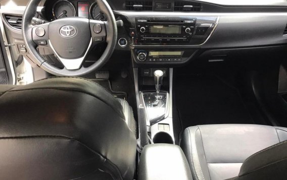 Selling Pearl White Toyota Altis 2016 in Manila-8