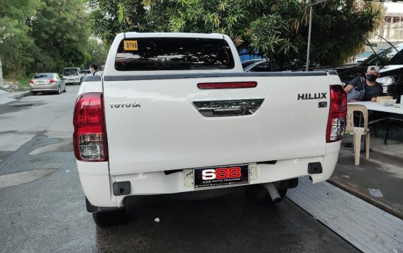 Selling White Toyota Hilux 2021 in Quezon-2