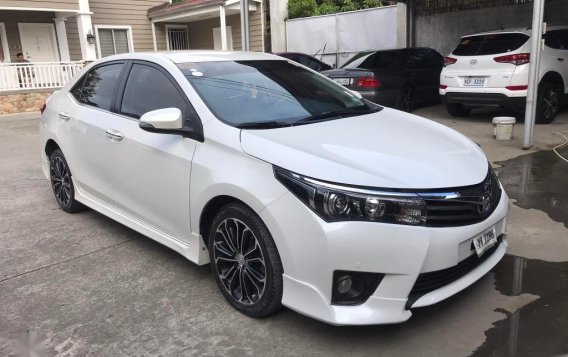 Selling Pearl White Toyota Altis 2016 in Manila-2