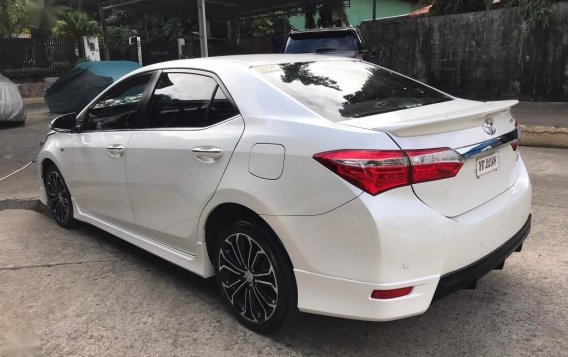 Selling Pearl White Toyota Altis 2016 in Manila-3