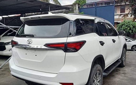 Selling White Toyota Fortuner 2018 in Quezon City-2