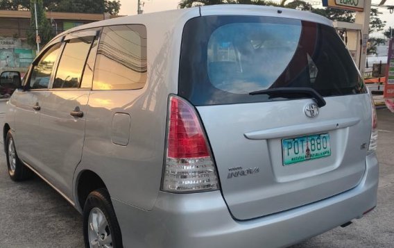 Silver Toyota Innova 2011 for sale in Quezon -9