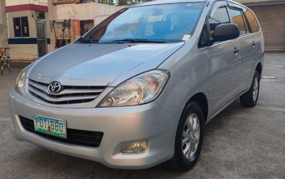 Silver Toyota Innova 2011 for sale in Quezon -5