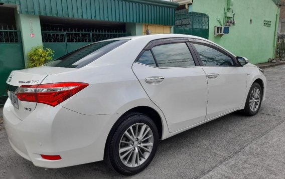 Selling Pearl White Toyota Corolla Altis 2015 in Angeles-4