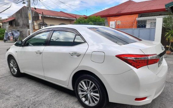 Selling Pearl White Toyota Corolla Altis 2015 in Angeles-3