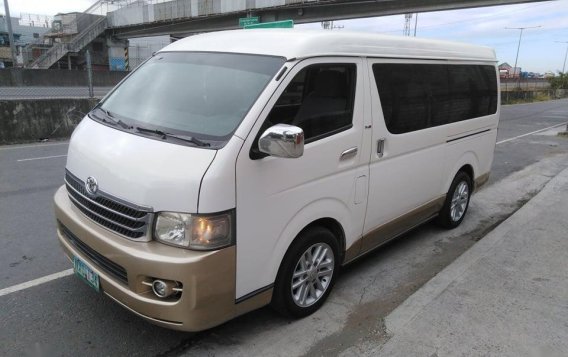 Pearl White Toyota Hiace Super Grandia 2009 for sale in Manila