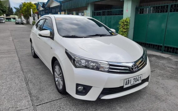 Selling Pearl White Toyota Corolla Altis 2015 in Angeles