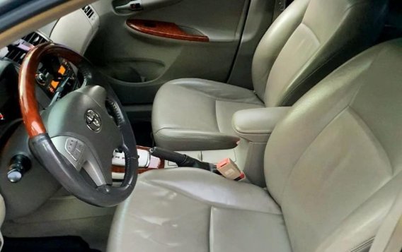 Silver Toyota Corolla Altis 2008 for sale in Makati-6