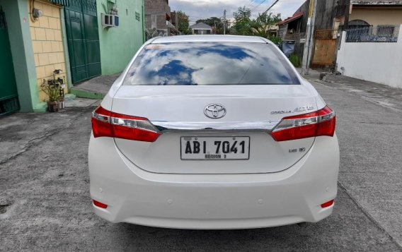 Selling Pearl White Toyota Corolla Altis 2015 in Angeles-2