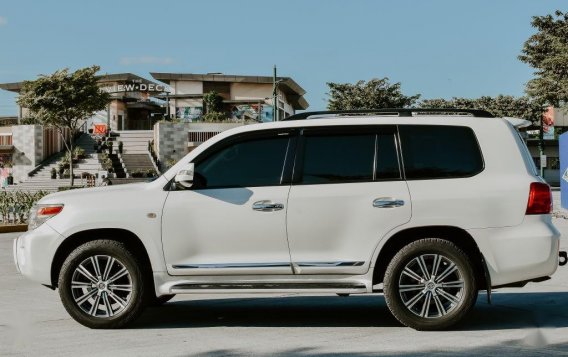 Pearl White Toyota Land Cruiser 2012 for sale in Quezon-4