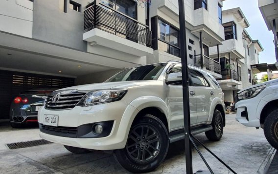 Selling White Toyota Fortuner 2014 in Quezon-1