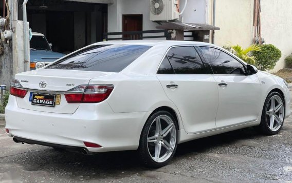 White Toyota Camry 2016 for sale in Quezon -3