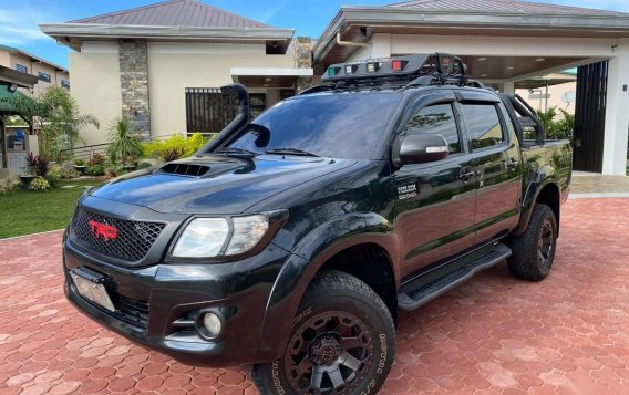 Black Toyota Hilux 2013 for sale in Quezon 
