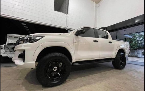 Selling Pearl White Toyota Hilux 2019 in Quezon