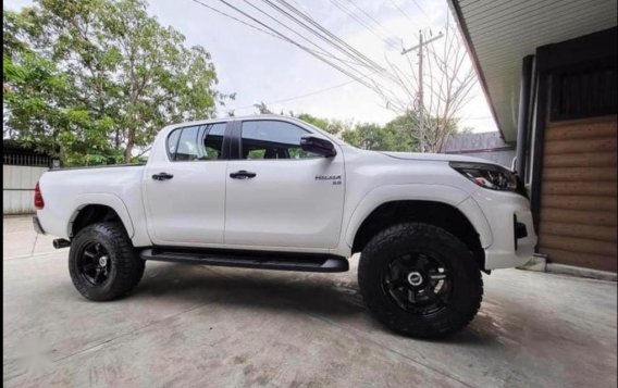 Selling Pearl White Toyota Hilux 2019 in Quezon-1