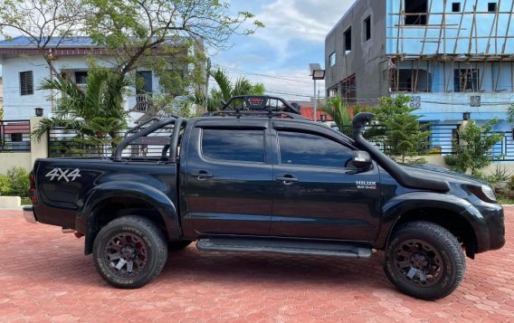 Black Toyota Hilux 2013 for sale in Quezon -3