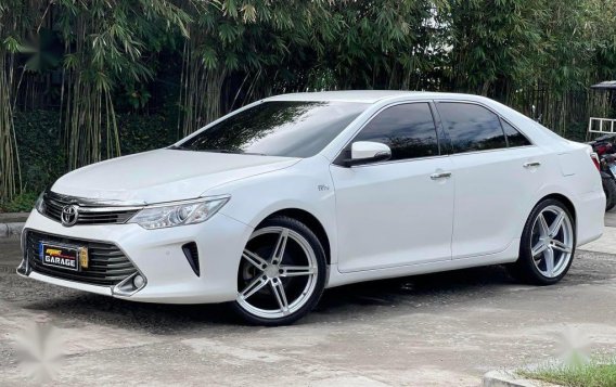White Toyota Camry 2016 for sale in Quezon -2
