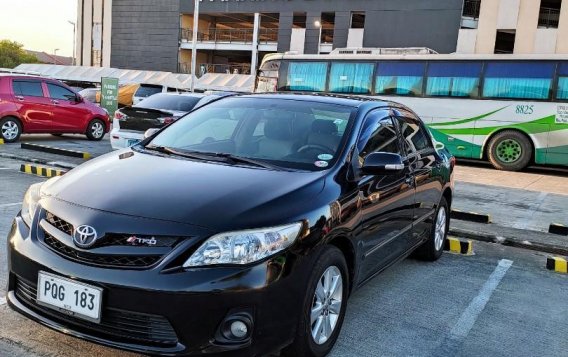 Selling Black Toyota Corolla Altis 2011 in Taguig-1